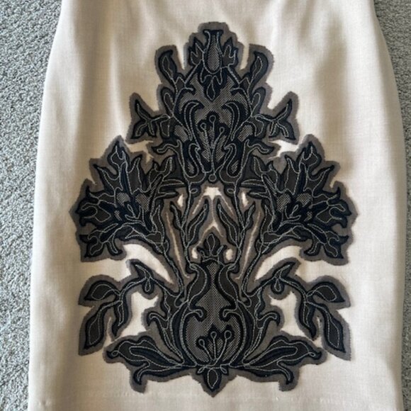 Per Se Off White Skirt with Black Lace and Embroidered Flower, Size 8 - Picture 2 of 5